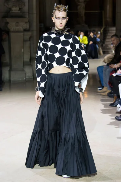 Look 18